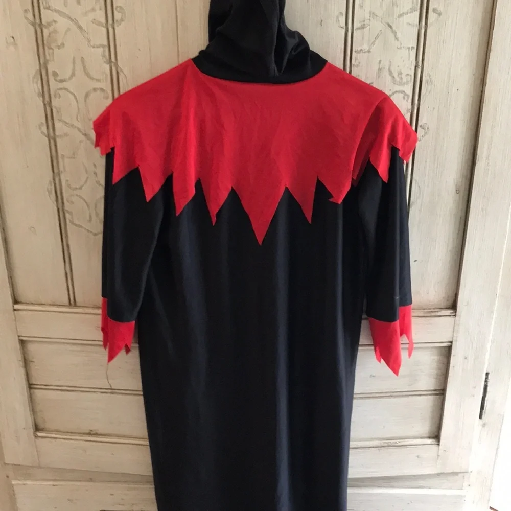 Kid’s Halloween spooky cloak gently used.